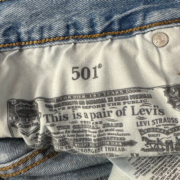 Levi’s 501 SZ W30 Jean Shorts Button-Fly Distressed Light Wash Frayed Hems Blue - Picture 8 of 10